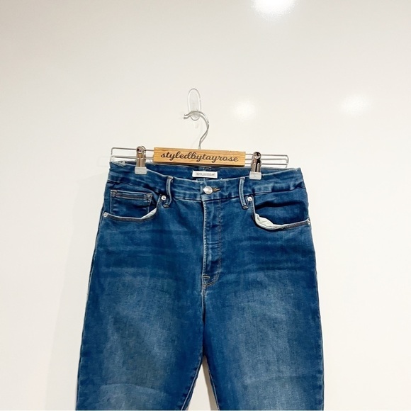Good American Good Legs Fray Hem Jeans in BLUE 319 - Picture 6 of 15